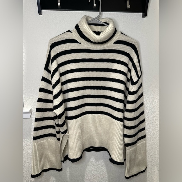 Signature stripe turtleneck light sand - Picture 2 of 7